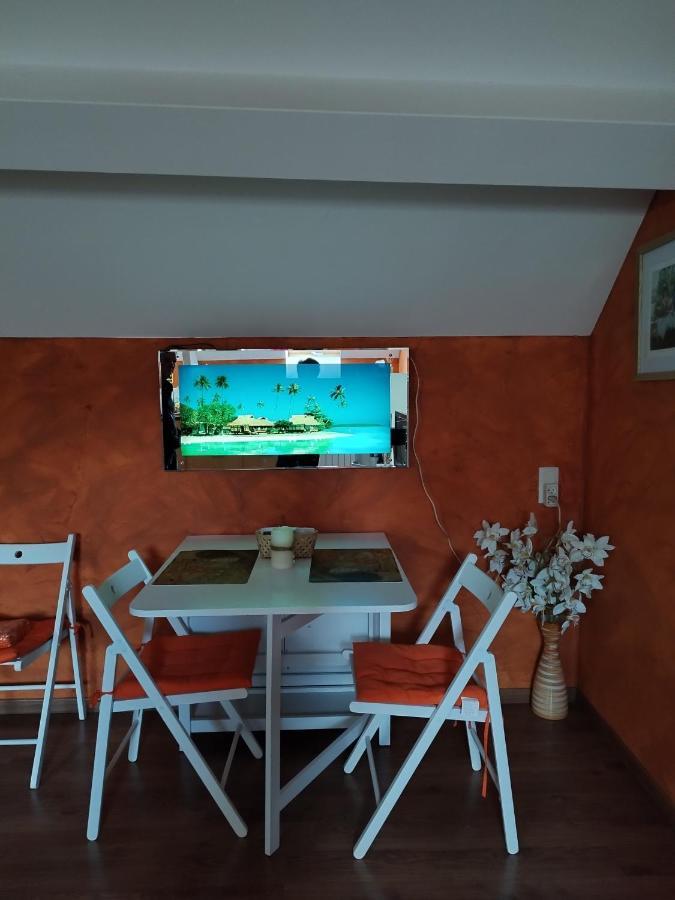 Bienvenue Au Fare Hibiscus Apartment Corrombles Bagian luar foto