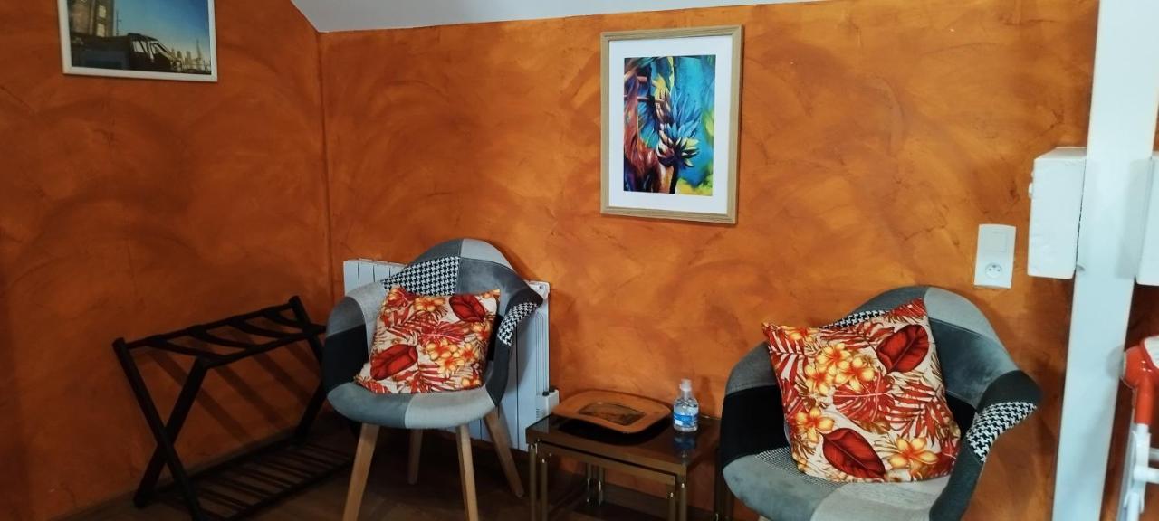 Bienvenue Au Fare Hibiscus Apartment Corrombles Bagian luar foto